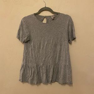 Gray keyhole back top